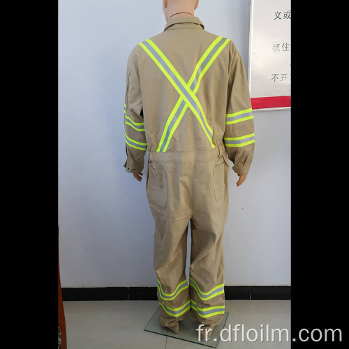 Uniforme à la sécurité des champs d&#39;huile